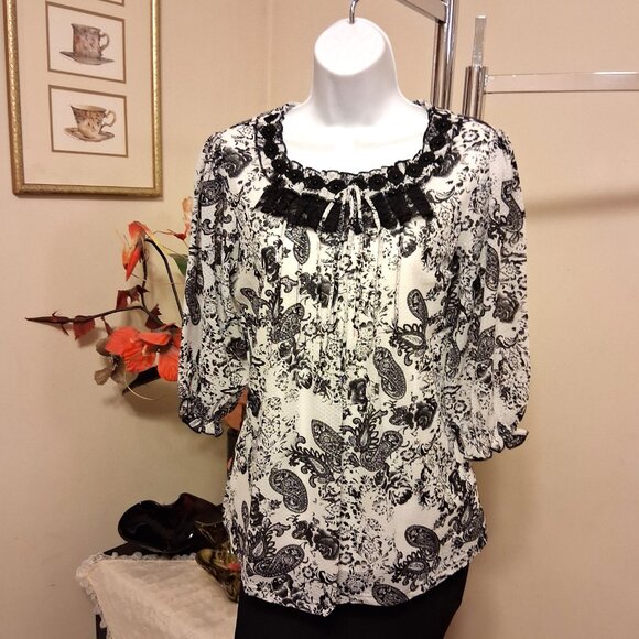NWT Women's Black White Printed Lined Blouse ¾ Sleeve Pleated Top 8 M - Picture 4 of 9